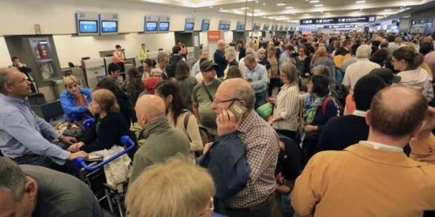 Aerolíneas suspendió a 376 empleados por el paro y habrá más medidas de fuerza