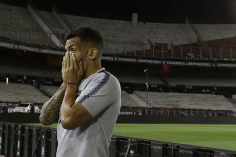 Una jornada escandalosa en el Monumental terminó con el partido postergado 