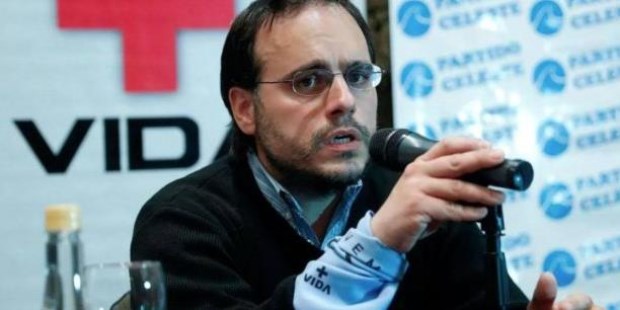 Los celestes desafían al poder político