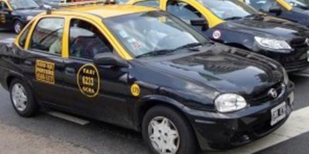 Los taxis porteños deberán usar aplicaciones, taxímetros digitales y aceptar tarjetas