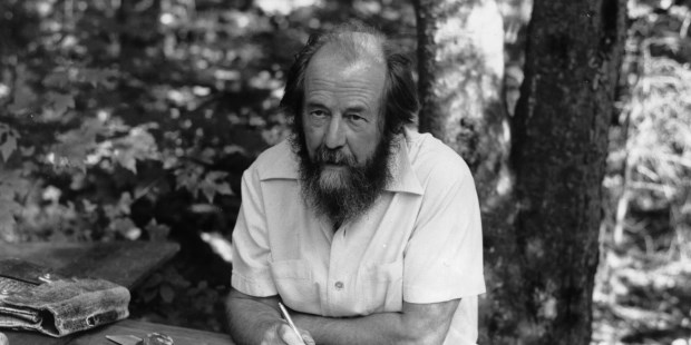 Expulsado en 1974, Alexander Solzhenitzyn buscó toda su vida "regresar a Rusia".