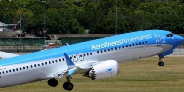 Un avión de Aerolíneas que iba a Punta Cana aterrizó de emergencia en Tucumán
