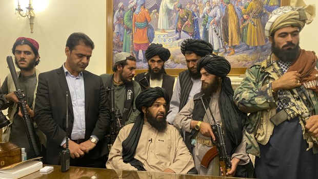 Los talibanes toman el control de Kabul y clamaron victoria desde el  palacio de gobierno - El mundo | Diario La Prensa