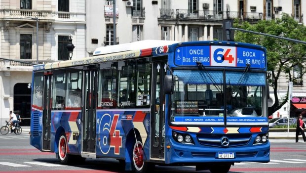 El Gobierno nacional y el porteño vuelven a reunirse por el traspaso de los  colectivos - Economía | Diario La Prensa