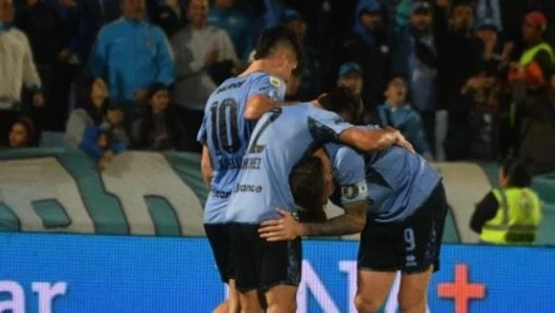 Belgrano celebró con un triunfo sobre Huracán la vuelta al estadio de  Alberdi - Deportes | Diario La Prensa